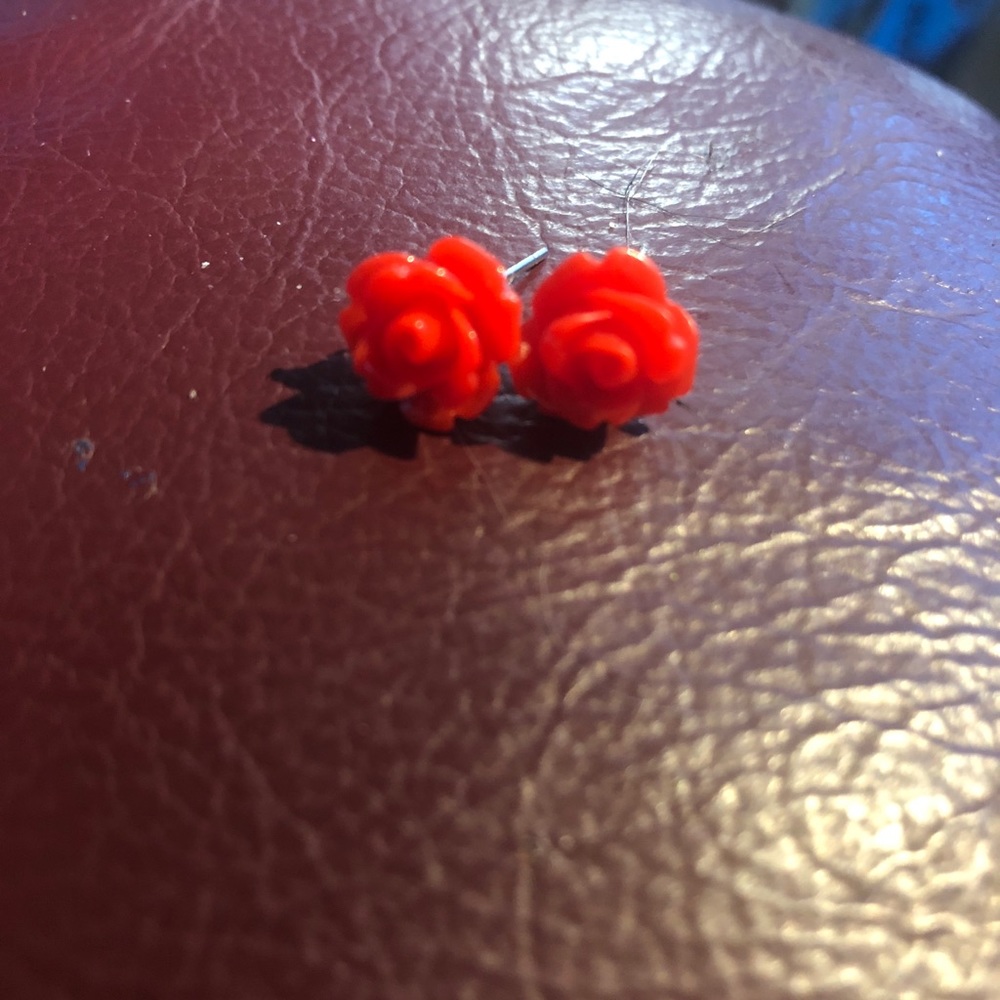 🌼🌼🌼Flower post earrings - Picture 2 of 3